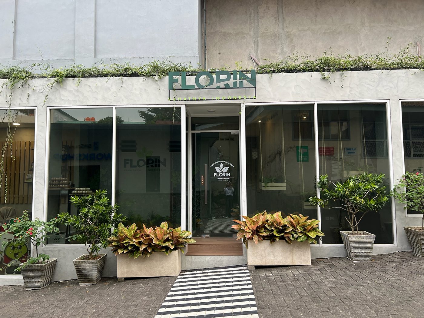 FLORIN store exterior
