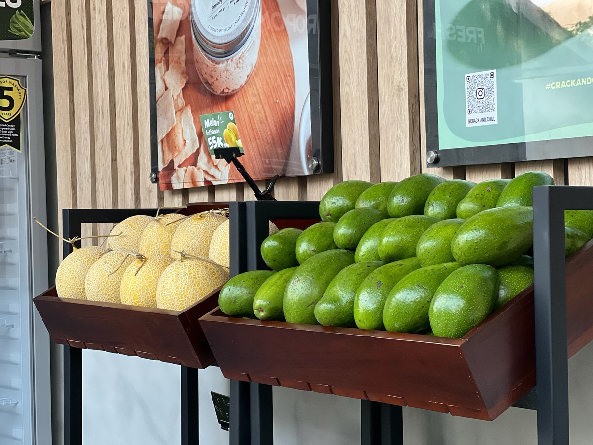 FLORIN fresh produce display